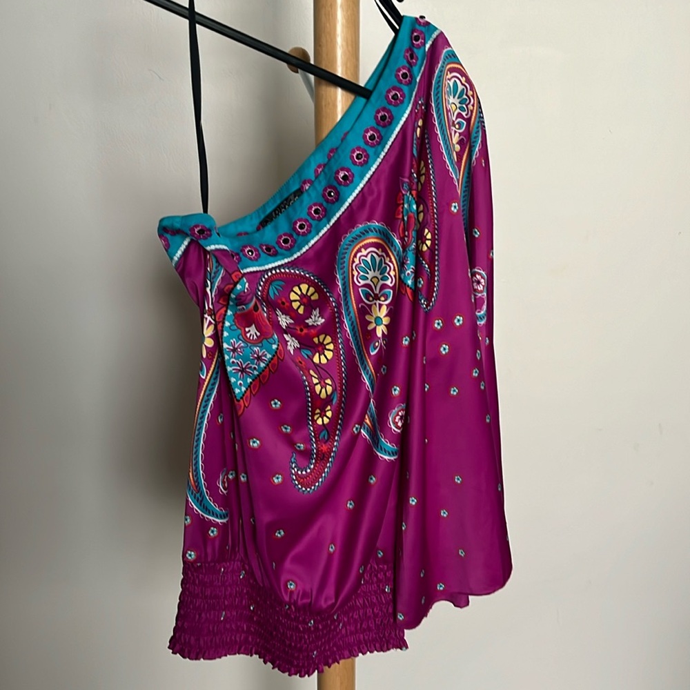 Beautiful pattern off one shoulder blouse